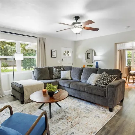2 Miles To Uf & Dt - Pergola Fire Pit Game Room